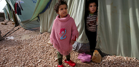 Två barn i ett flyktingläger i Syrien. Foto: Hussein Mala/Scanpix